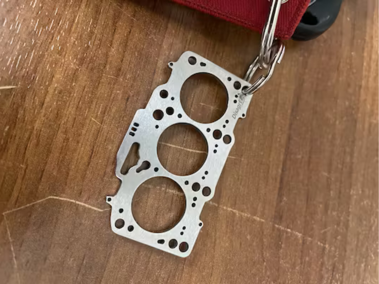 Miniatur einer Kopfdichtung für VAG 1,4 PD TDI - DisagrEE - keychain - Schlüsselanhänger