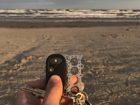 Miniatur einer Kopfdichtung für Honda D - DisagrEE - keychain - Schlüsselanhänger