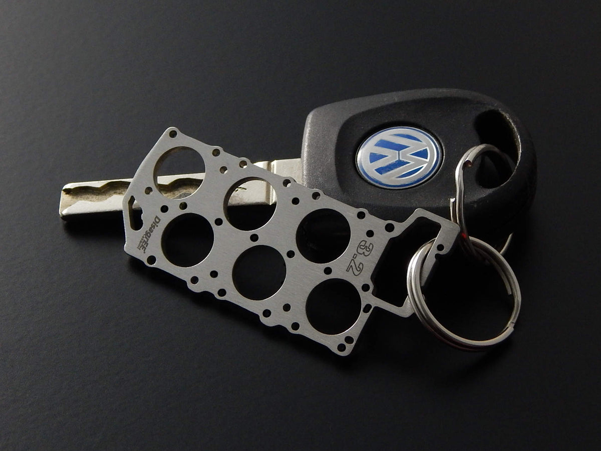 Miniatur einer Kopfdichtung für VW R32 Edelstahl Schlüsselanhänger gebürstet  – DisagrEE