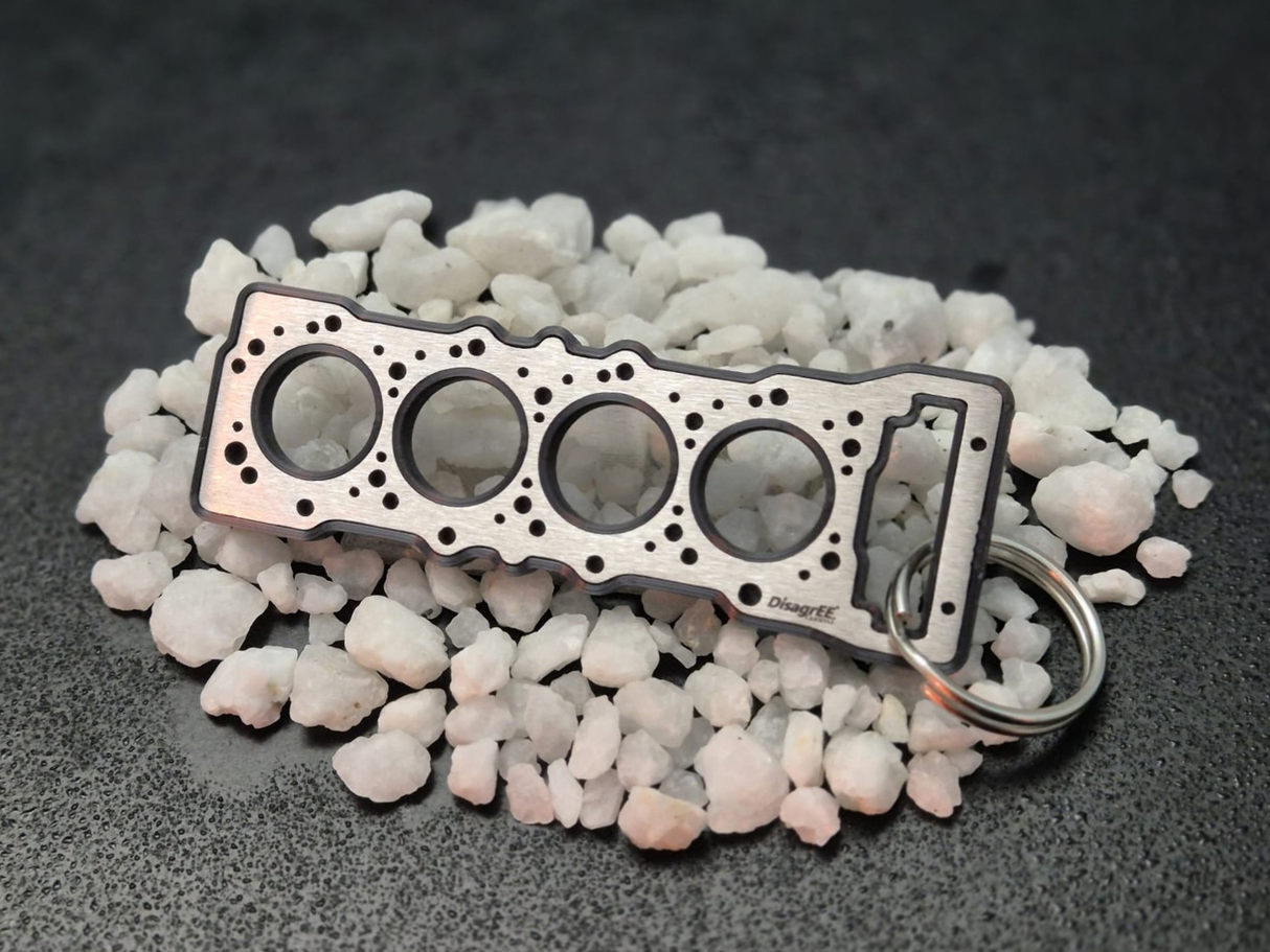 keychain - Schlüsselanhänger - Miniatur einer Kopfdichtung für Mitsubishi 4M41 / 4M42 - DisagrEE Germany