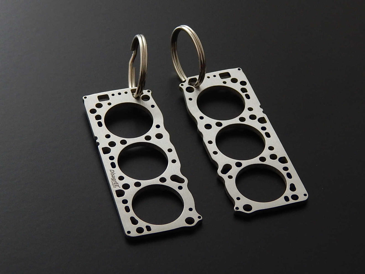 Miniatur einer Kopfdichtung für Mitsubishi 6G72 - DisagrEE - keychain - Schlüsselanhänger