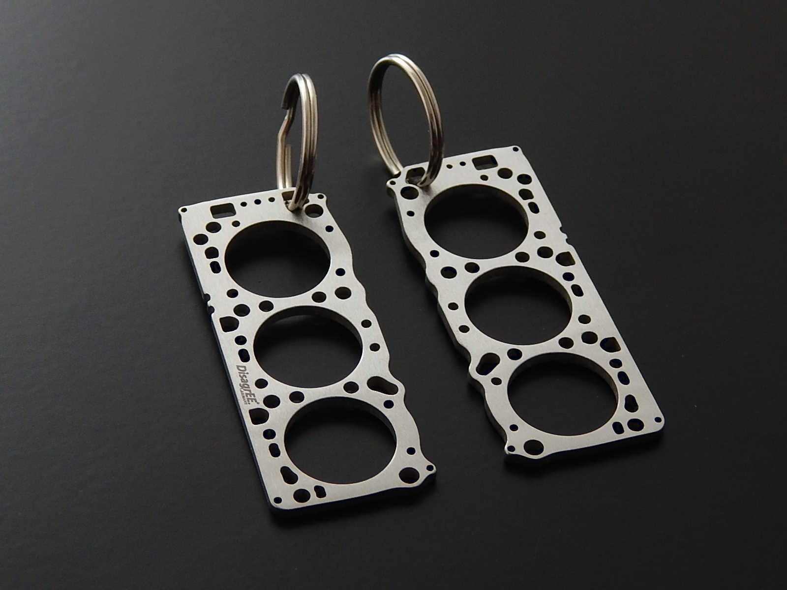 Miniatur einer Kopfdichtung für Mitsubishi 6G72 - DisagrEE - keychain - Schlüsselanhänger