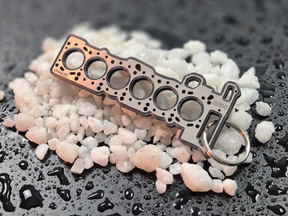 keychain - Schlüsselanhänger - Miniatur einer Kopfdichtung für BMW M54 - DisagrEE Germany