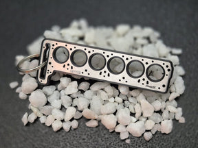 keychain - Schlüsselanhänger - Miniatur einer Kopfdichtung für Mercedes M110 - DisagrEE Germany