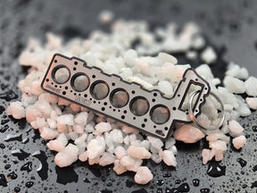 keychain - Schlüsselanhänger - Miniatur einer Kopfdichtung für BMW M57 - DisagrEE Germany