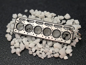 keychain - Schlüsselanhänger - Miniatur einer Kopfdichtung für Navistar Maxxforce DT 12V - DisagrEE Germany