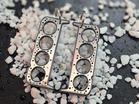 keychain - Schlüsselanhänger - Miniatur einer Kopfdichtung für Chevy Small Block Gen I / II - DisagrEE Germany