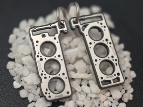 keychain - Schlüsselanhänger - Miniatur einer Kopfdichtung für Mercedes M112 - DisagrEE Germany