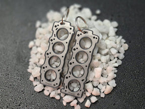 keychain - Schlüsselanhänger - Miniatur einer Kopfdichtung für Toyota 2UZ-FE - DisagrEE Germany