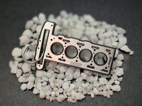 keychain - Schlüsselanhänger - Miniatur einer Kopfdichtung für Saab B207 - DisagrEE Germany