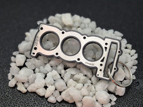 keychain - Schlüsselanhänger - Miniatur einer Kopfdichtung für Triumph Triple 955i / 1050 - DisagrEE Germany