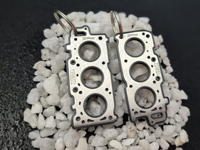 keychain - Schlüsselanhänger - Miniatur einer Kopfdichtung für Toyota 1MZ-FE - DisagrEE Germany