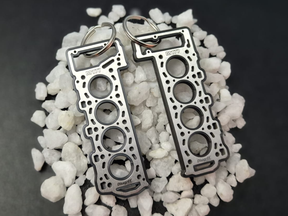 keychain - Schlüsselanhänger - Miniatur einer Kopfdichtung für Mercedes-AMG M177 - DisagrEE Germany