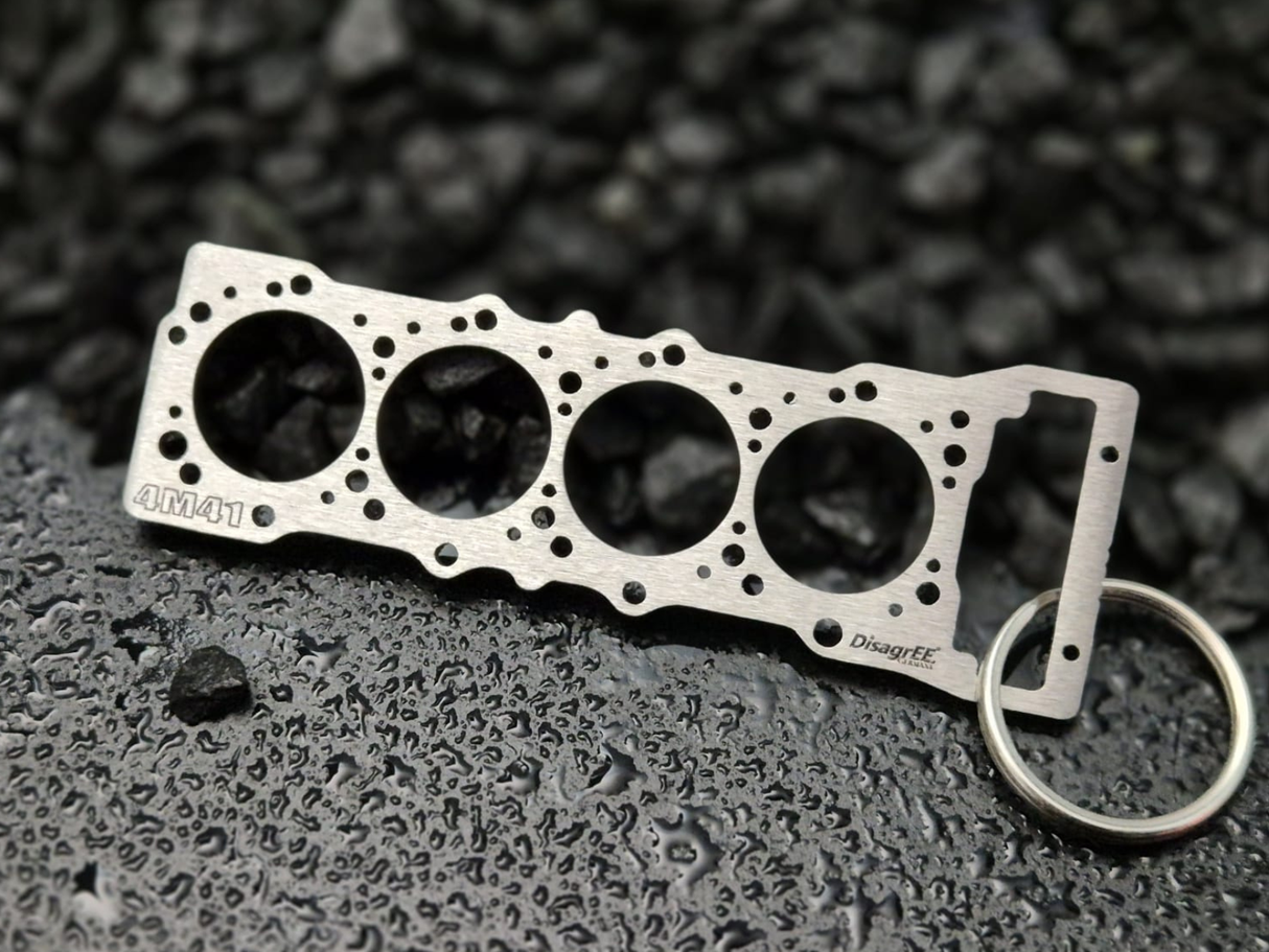 keychain - Schlüsselanhänger - Miniatur einer Kopfdichtung für Mitsubishi 4M41 / 4M42 - DisagrEE Germany