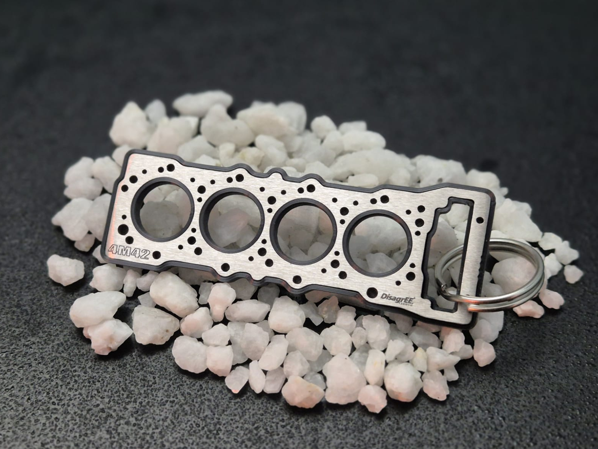 keychain - Schlüsselanhänger - Miniatur einer Kopfdichtung für Mitsubishi 4M41 / 4M42 - DisagrEE Germany