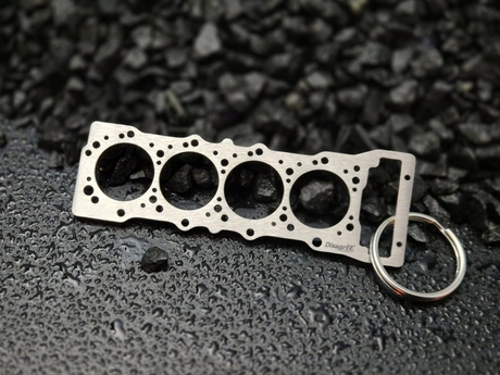 keychain - Schlüsselanhänger - Miniatur einer Kopfdichtung für Mitsubishi 4M41 / 4M42 - DisagrEE Germany