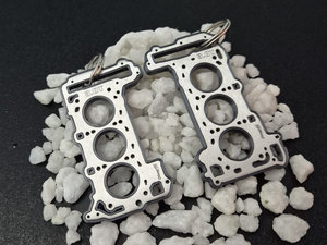 keychain - Schlüsselanhänger - Miniatur einer Kopfdichtung für Audi 3.0 TFSI EA839 - DisagrEE Germany