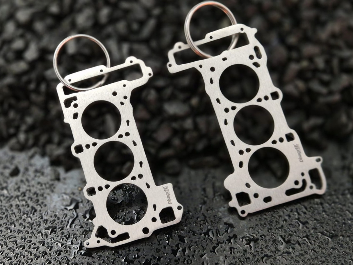 keychain - Schlüsselanhänger - Miniatur einer Kopfdichtung für Audi/Porsche 2.9 TFSI BiTurbo EA839 - DisagrEE Germany