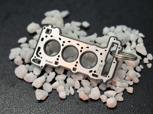 keychain - Schlüsselanhänger - Miniatur einer Kopfdichtung für Audi 3.0 TFSI EA839 - DisagrEE Germany